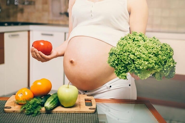 Bà bầu bị tiền sản giật nên và không nên ăn gì?
